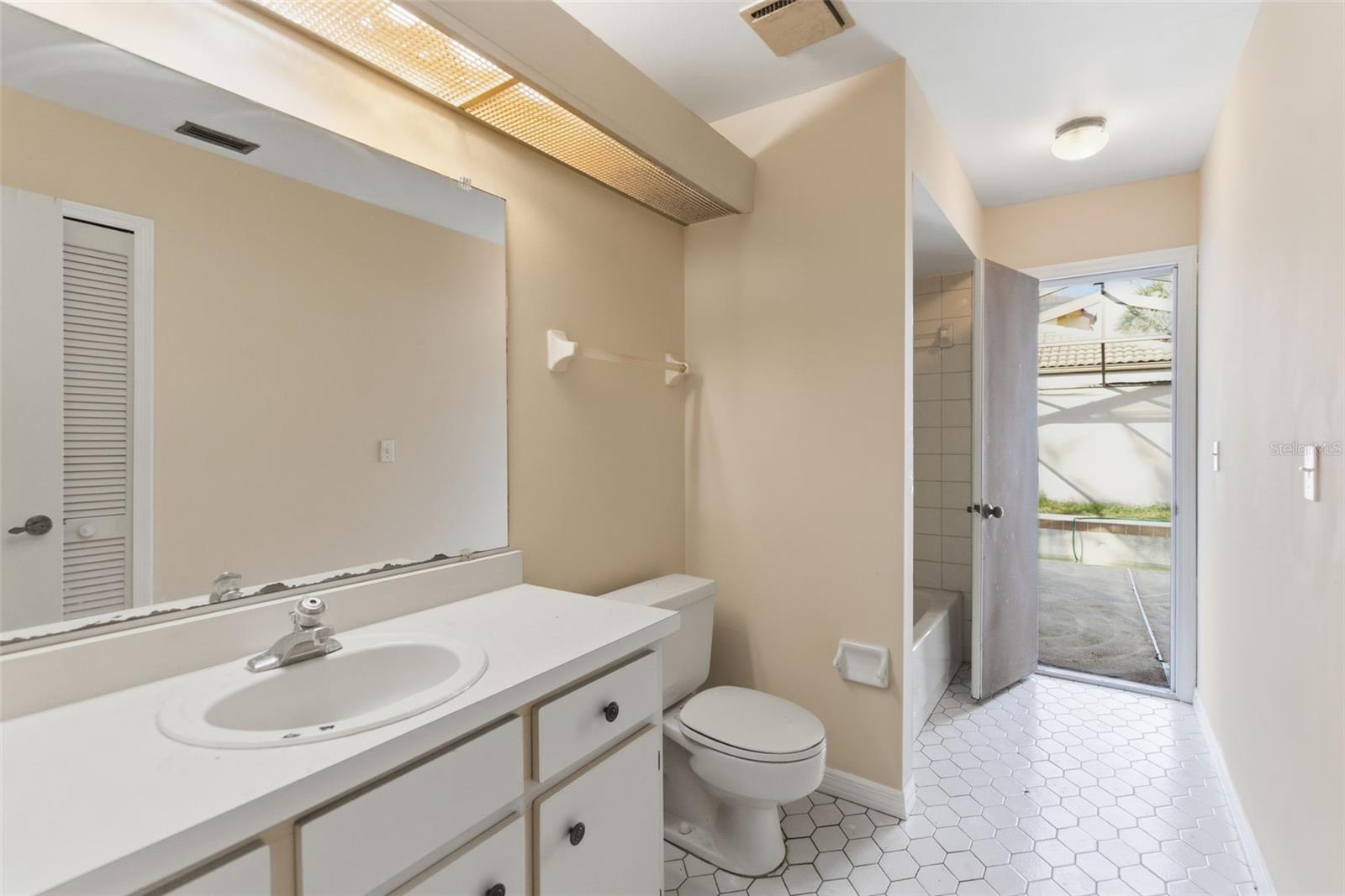 Image 20 of 29 For 4912 Easter Circle 12