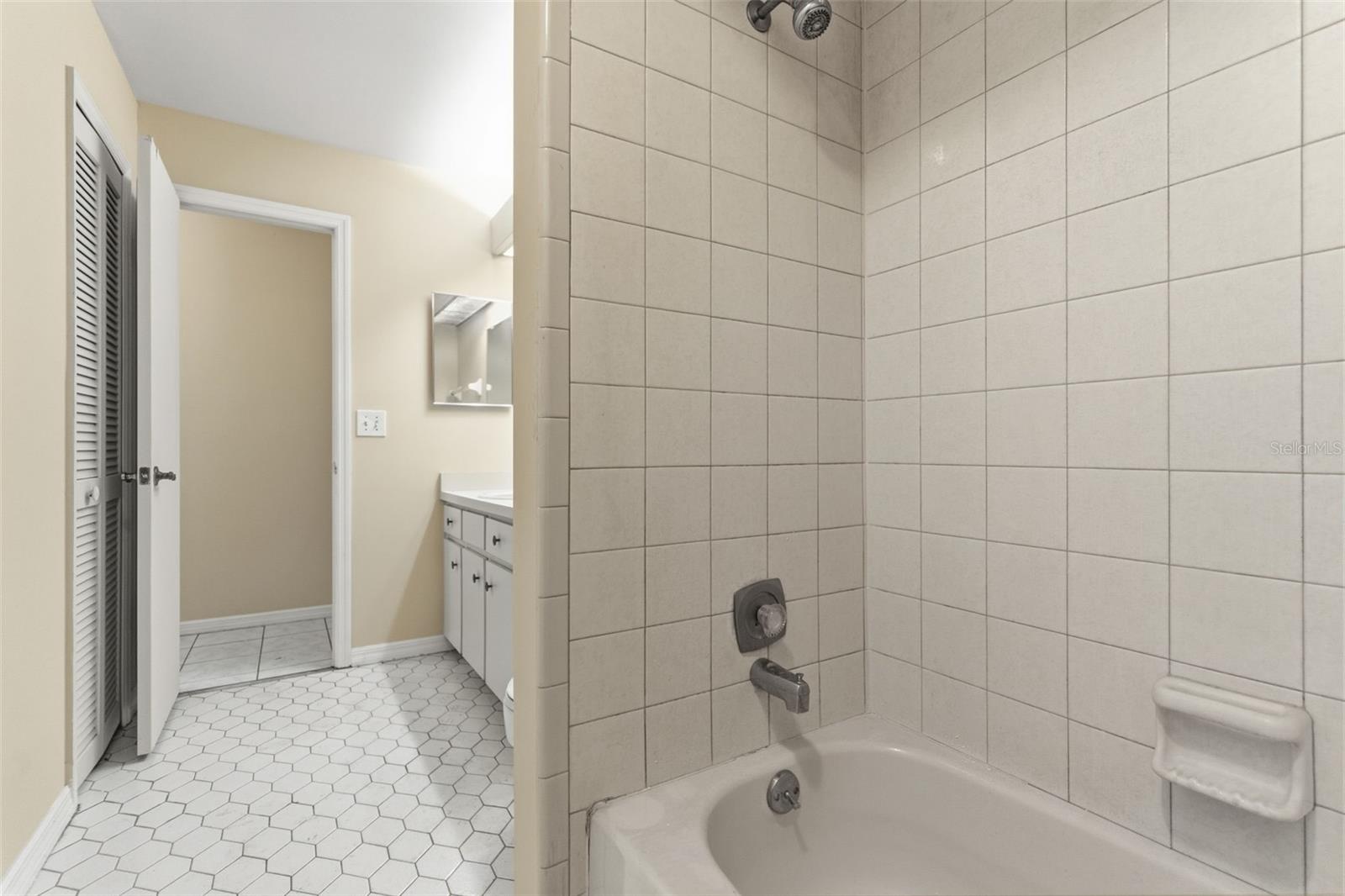 Image 21 of 29 For 4912 Easter Circle 12