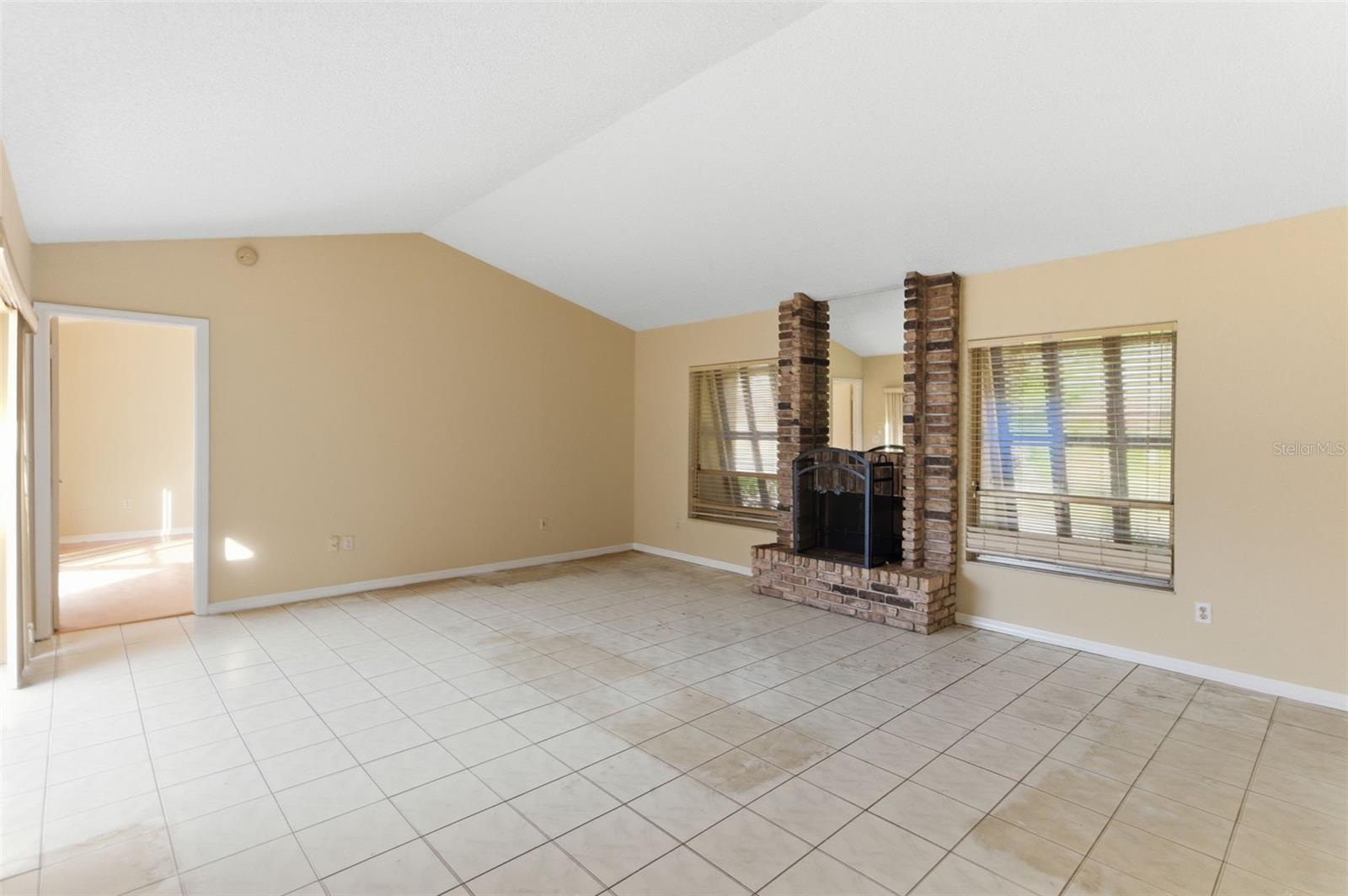 Image 26 of 29 For 4912 Easter Circle 12