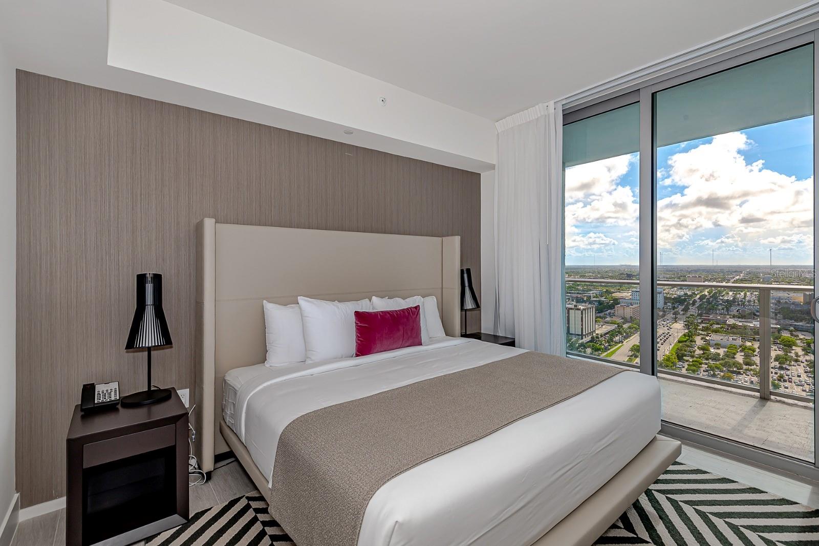 Image 11 of 19 For 4010 S Ocean Dr  R2404