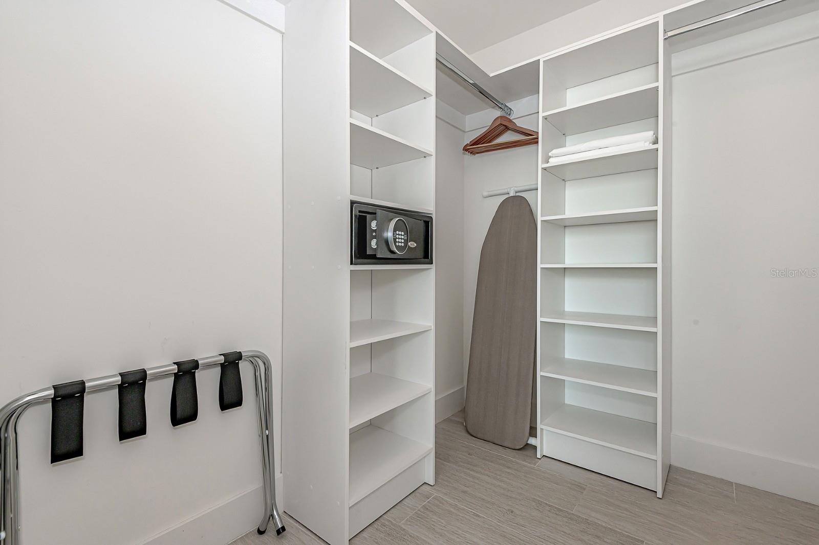 Image 13 of 19 For 4010 S Ocean Dr  R2404