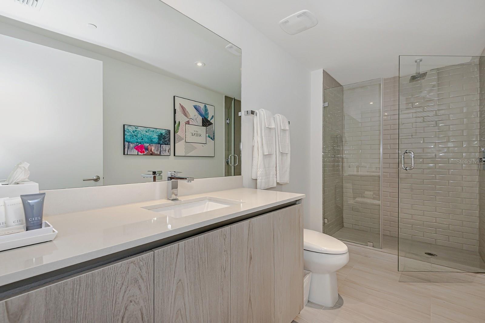 Image 16 of 19 For 4010 S Ocean Dr  R2404