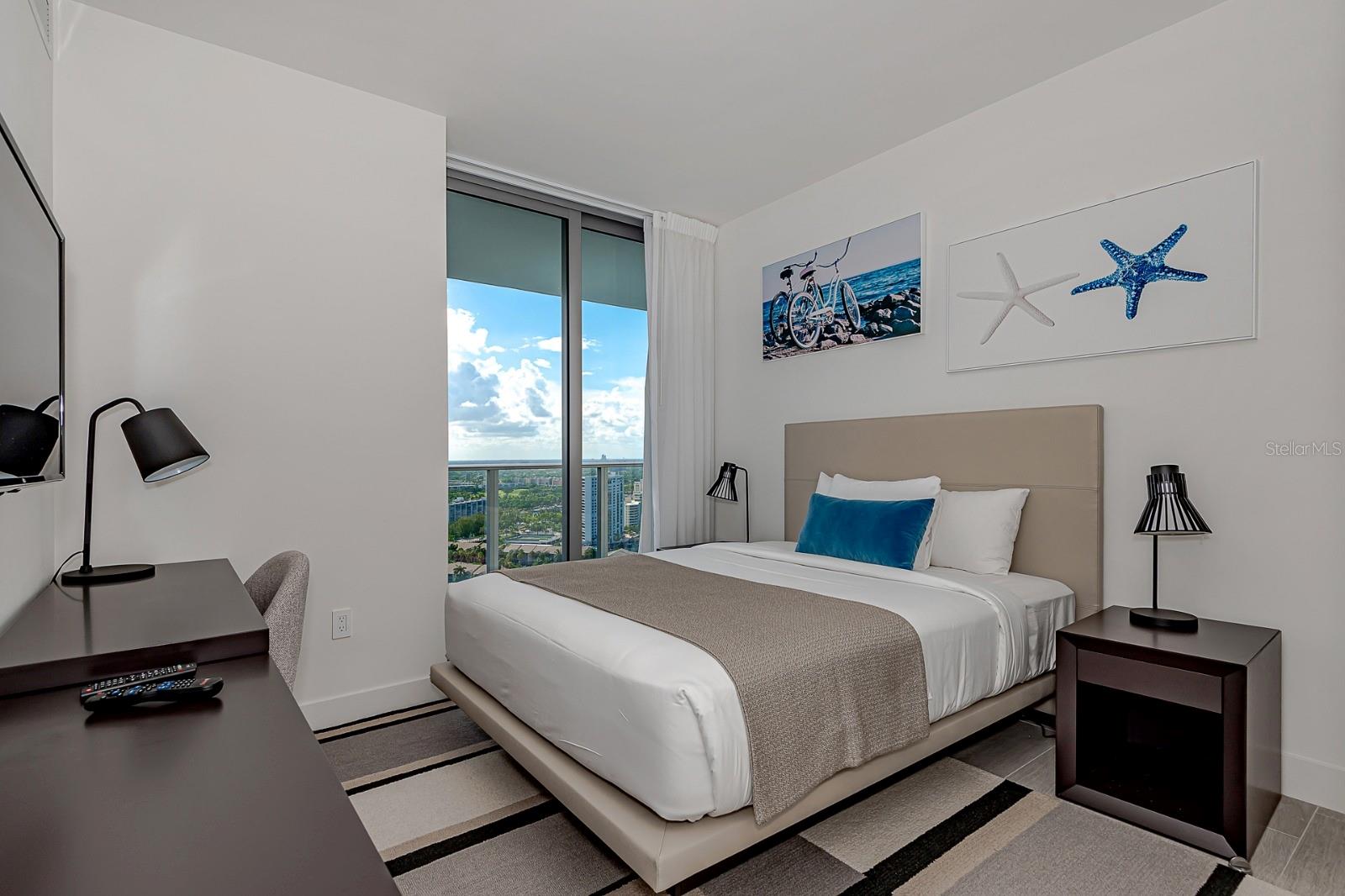 Image 17 of 19 For 4010 S Ocean Dr  R2404