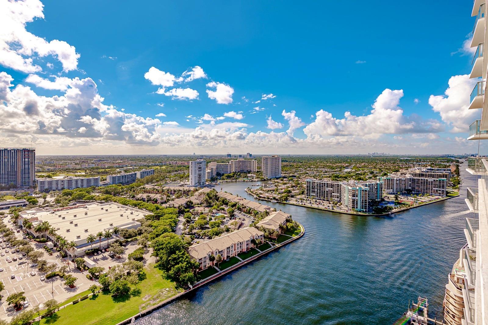 Image 18 of 19 For 4010 S Ocean Dr  R2404