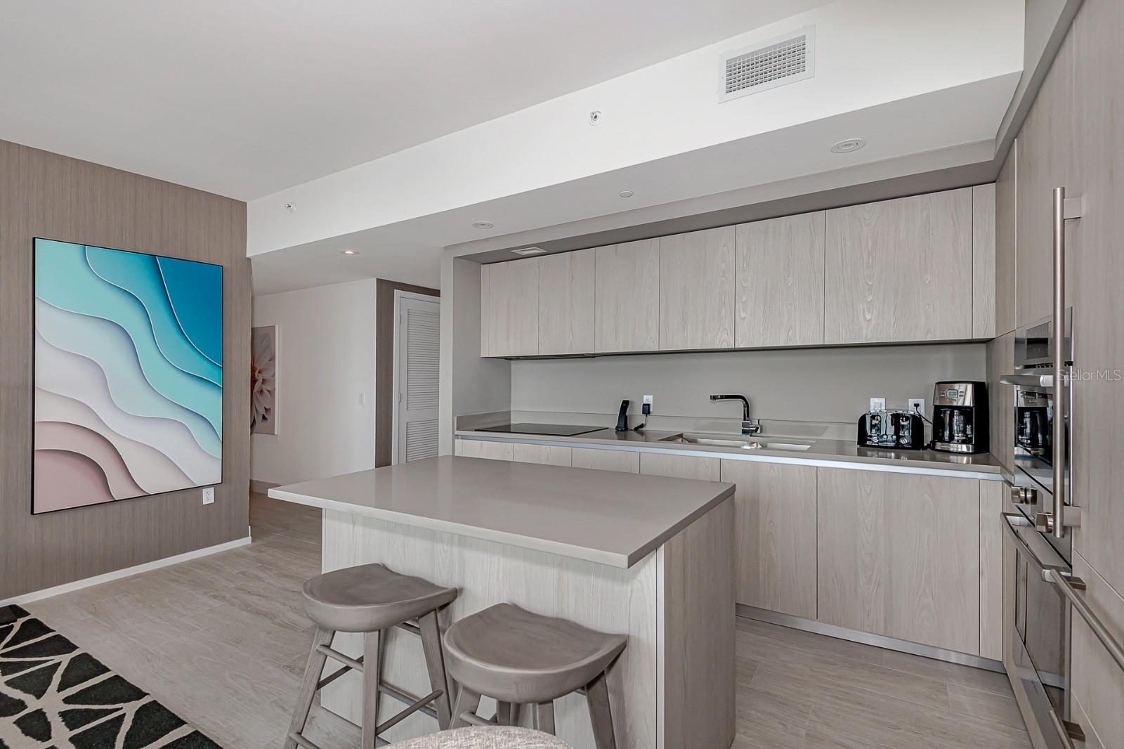 Image 4 of 19 For 4010 S Ocean Dr  R2404