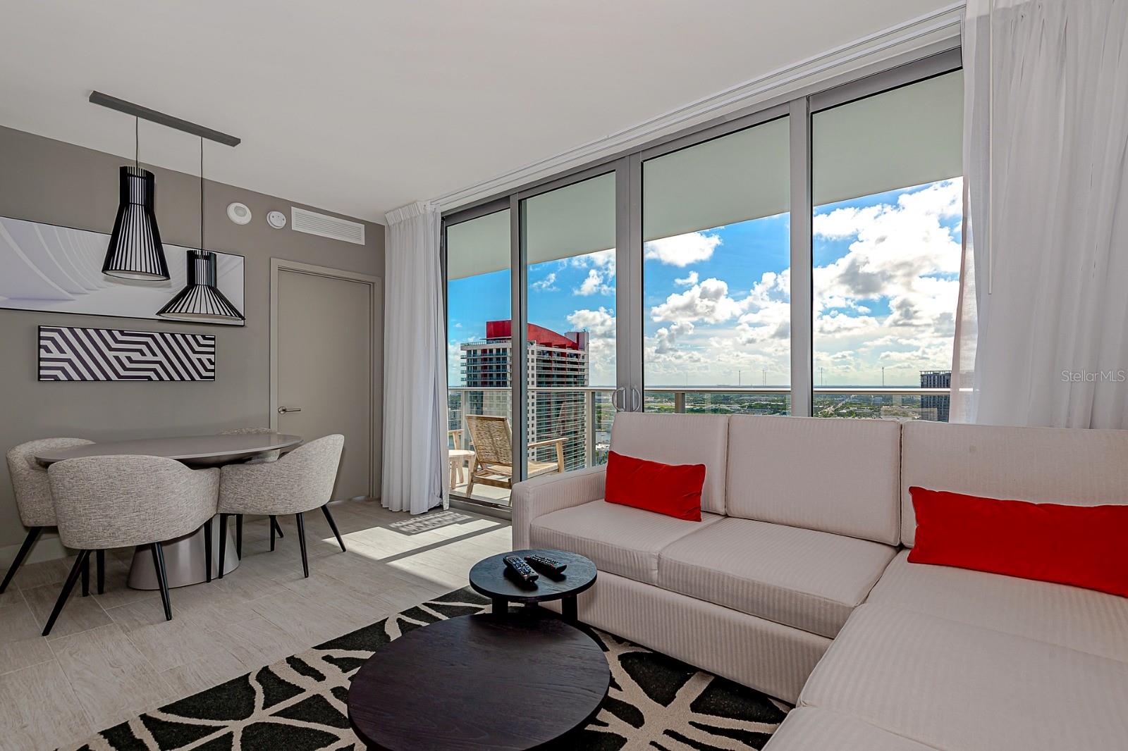 Image 8 of 19 For 4010 S Ocean Dr  R2404