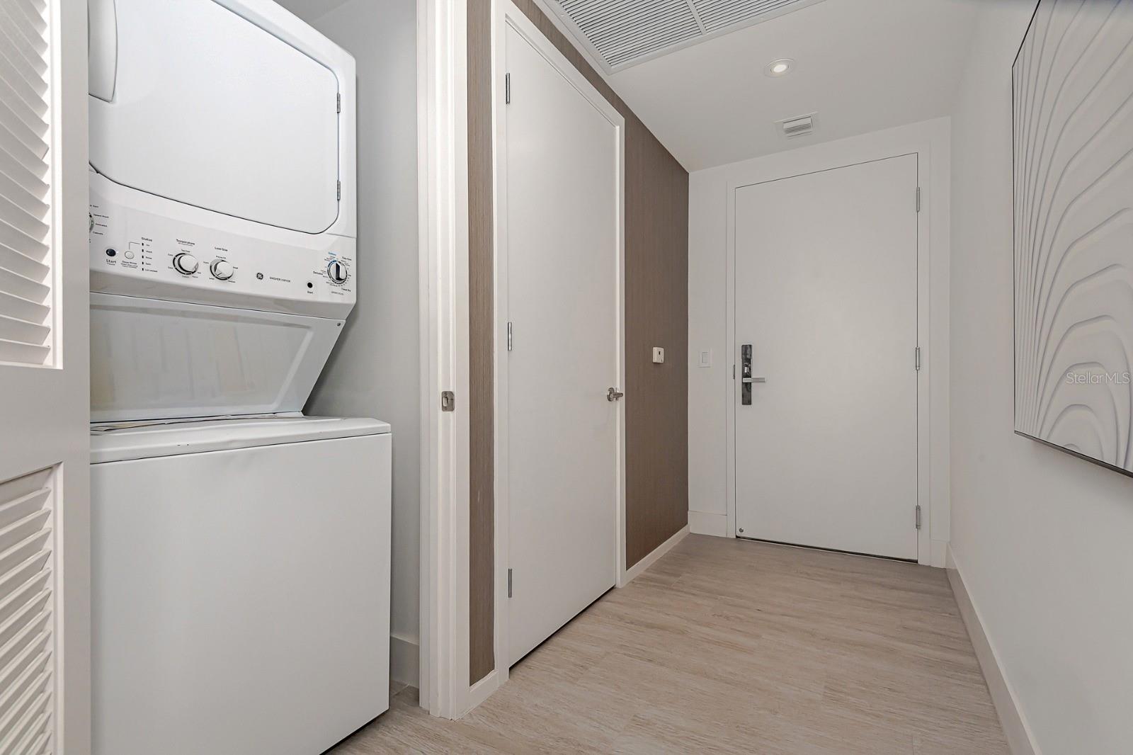 Image 9 of 19 For 4010 S Ocean Dr  R2404