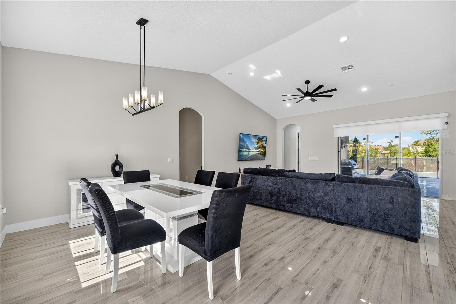 Image 17 of 63 For 18721 Seaview Street