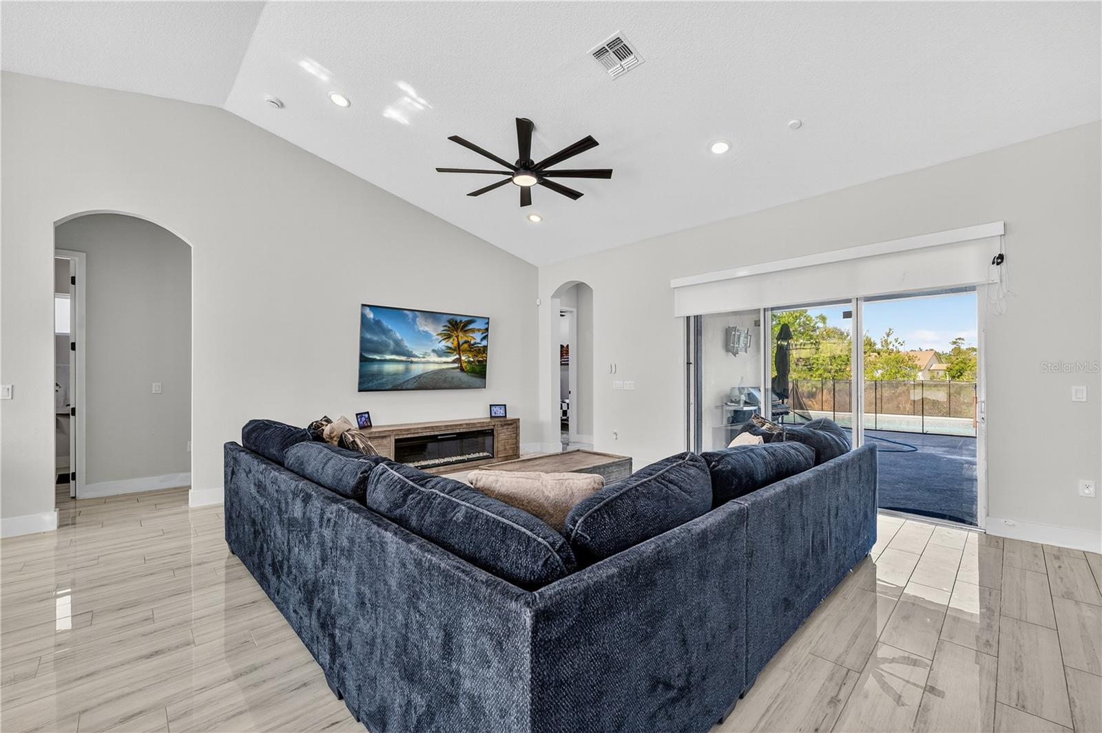 Image 18 of 63 For 18721 Seaview Street