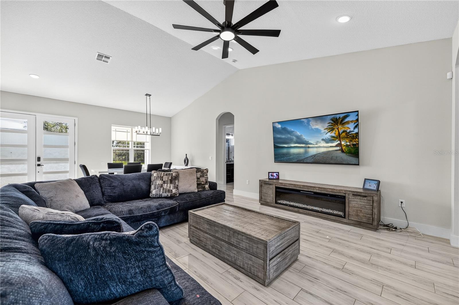 Image 21 of 63 For 18721 Seaview Street