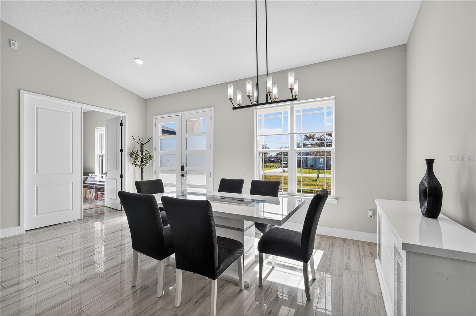 Image 25 of 63 For 18721 Seaview Street