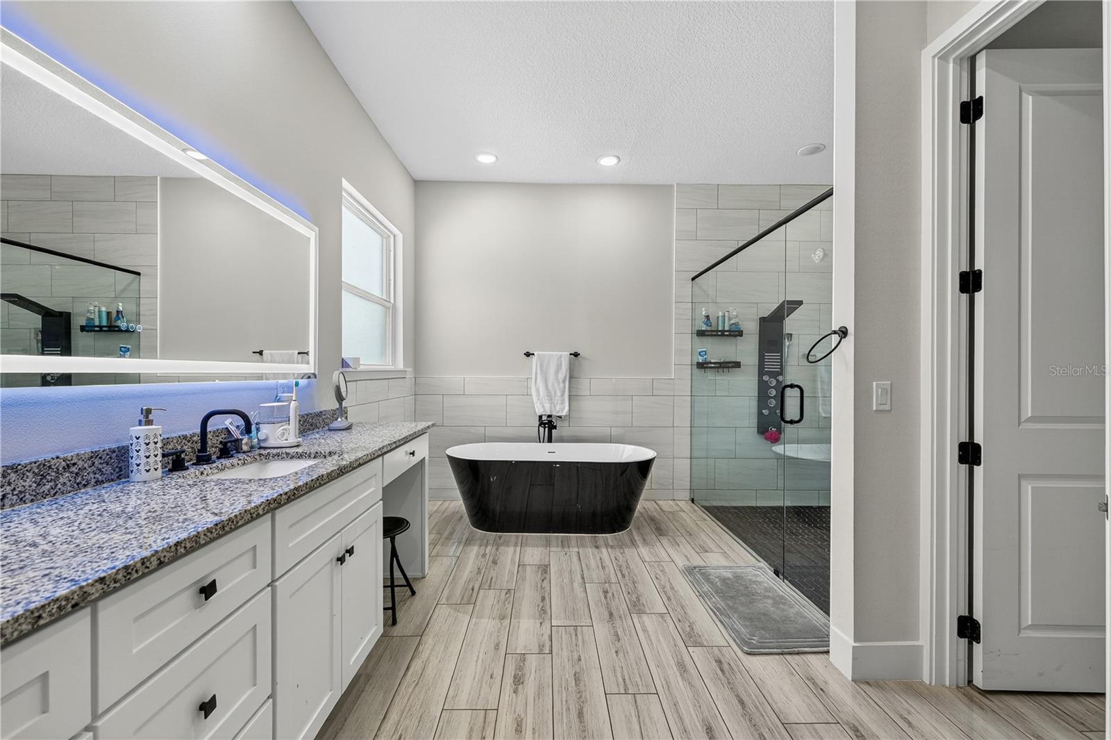 Image 42 of 63 For 18721 Seaview Street