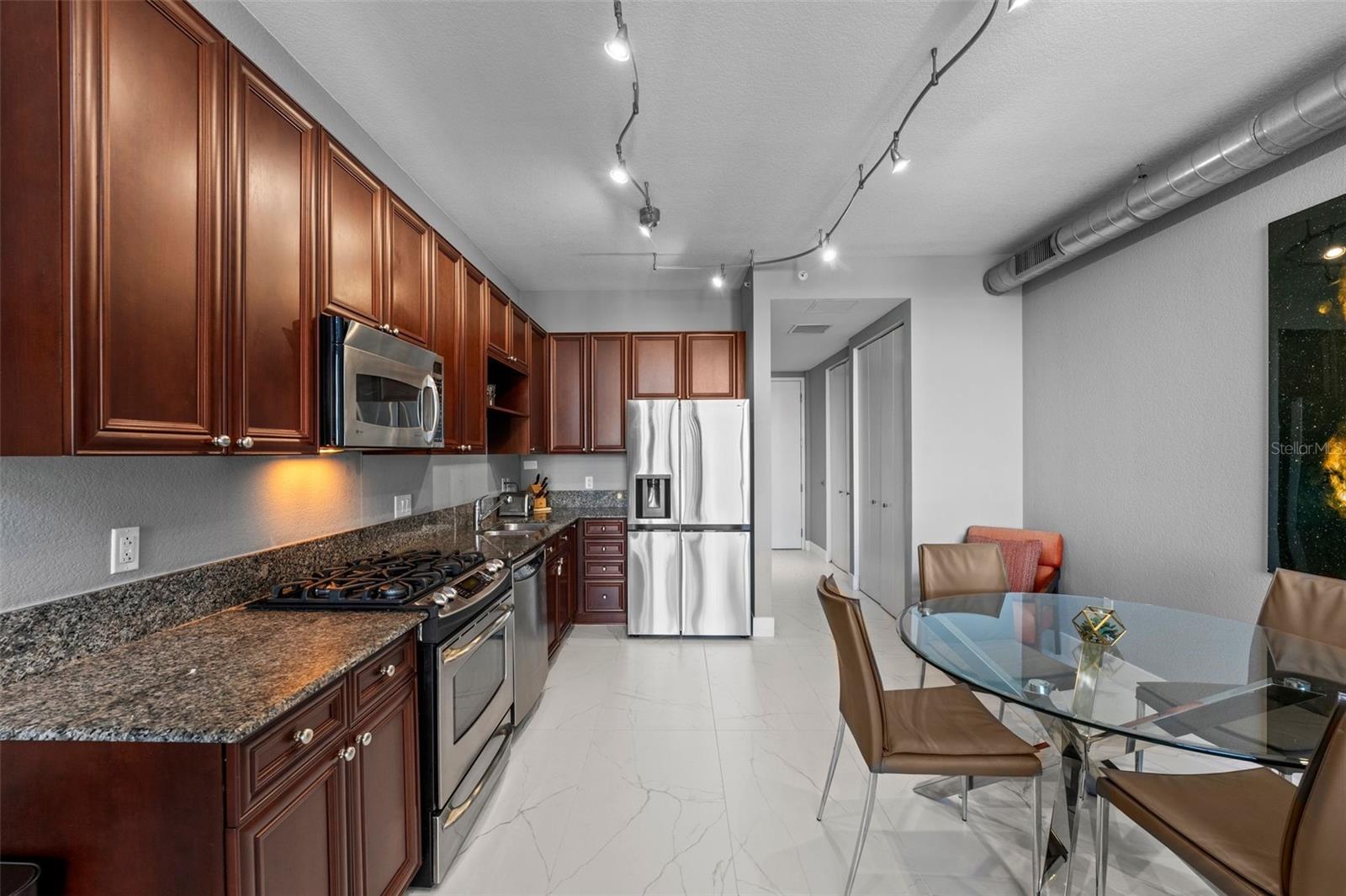 Image 10 of 32 For 150 Robinson Street 1007