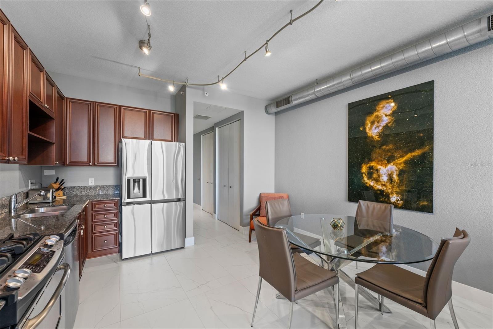 Image 11 of 32 For 150 Robinson Street 1007