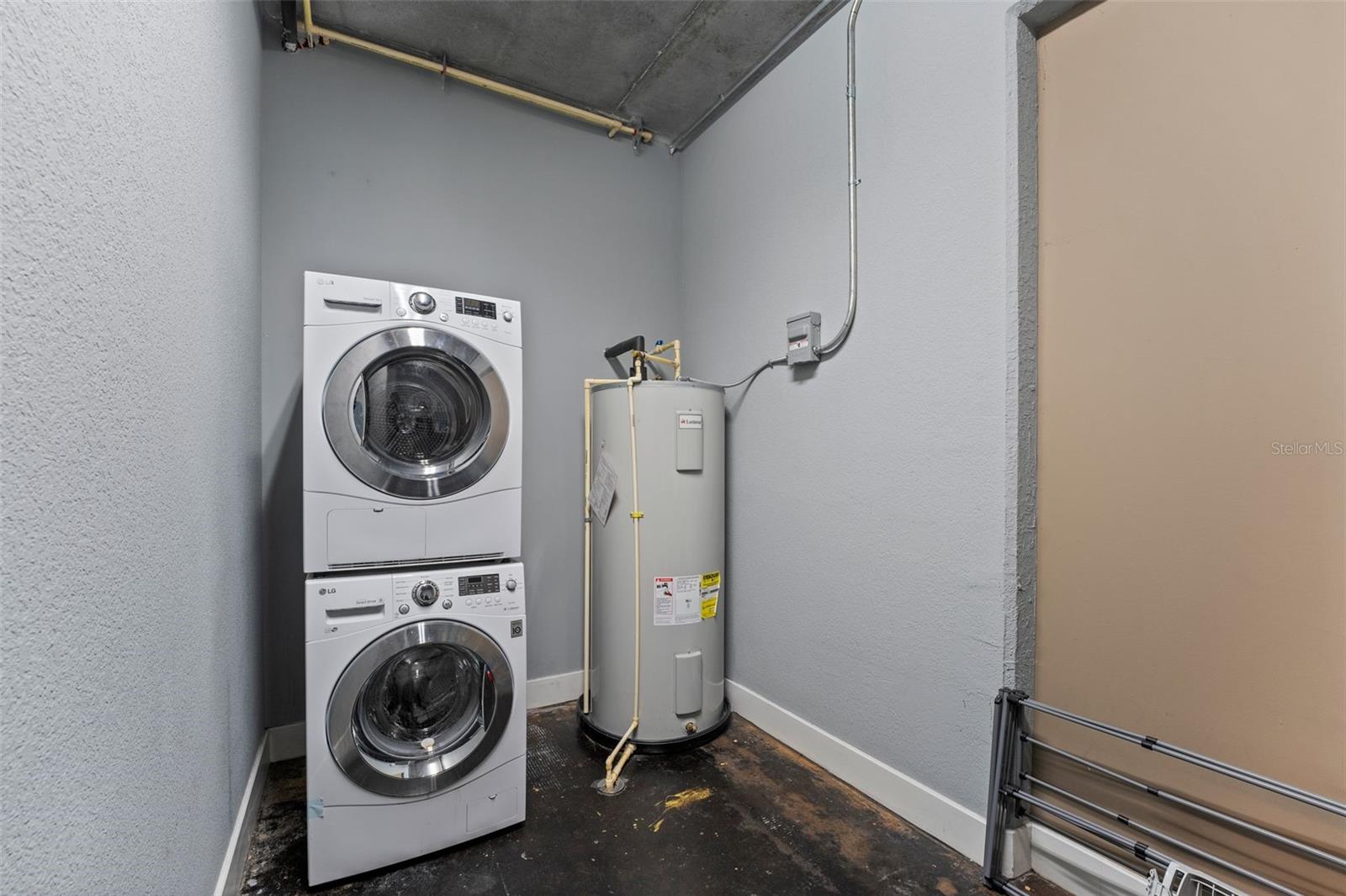 Image 22 of 32 For 150 Robinson Street 1007