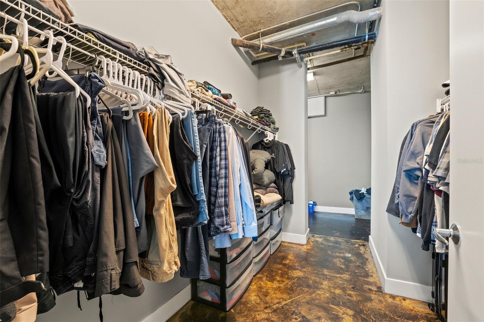 Image 24 of 32 For 150 Robinson Street 1007