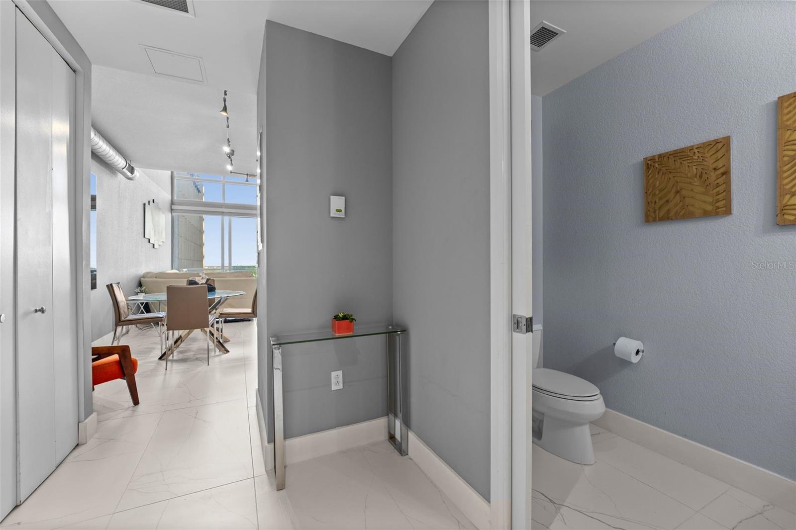 Image 6 of 32 For 150 Robinson Street 1007