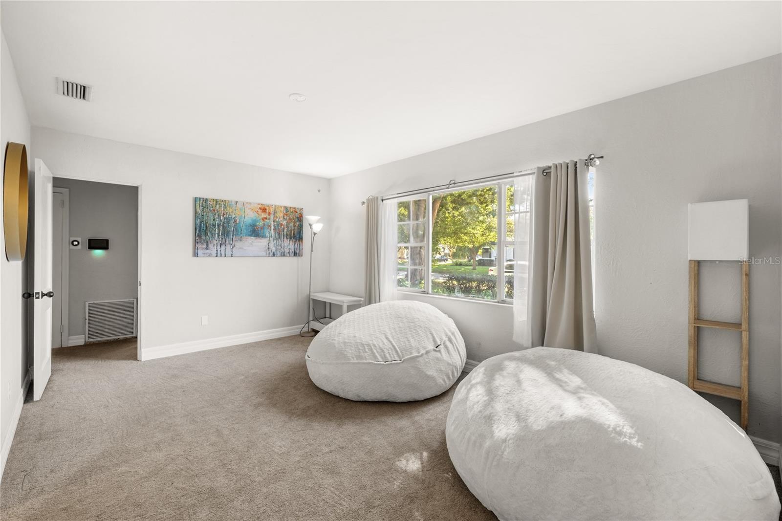 Image 10 of 38 For 807 Silver Drive