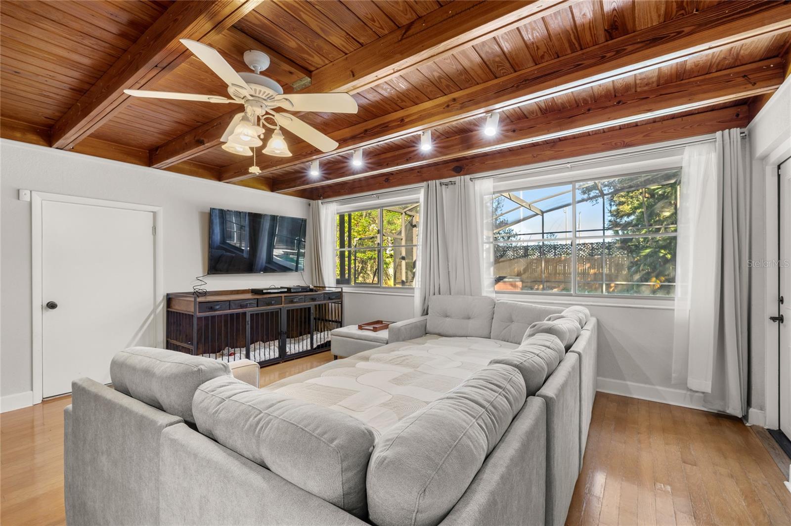 Image 12 of 38 For 807 Silver Drive