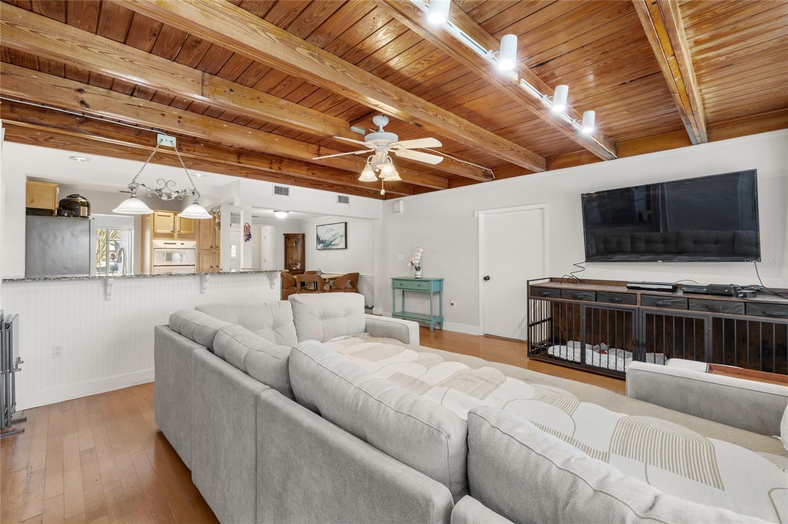 Image 13 of 38 For 807 Silver Drive