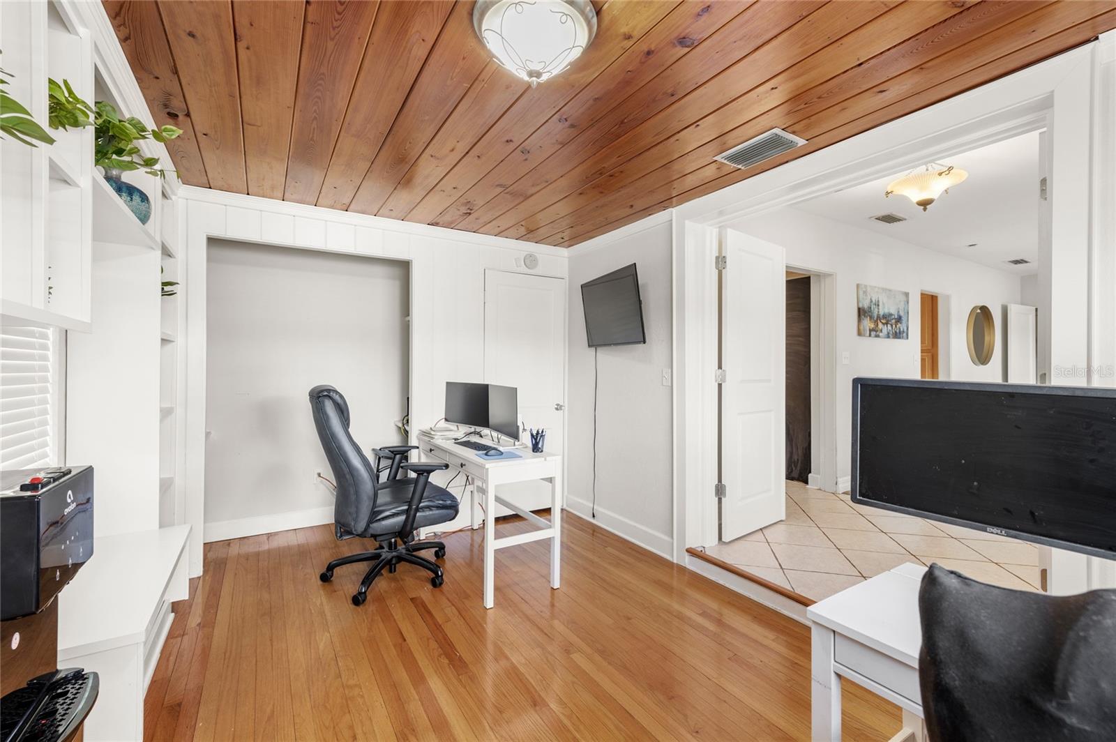 Image 8 of 38 For 807 Silver Drive