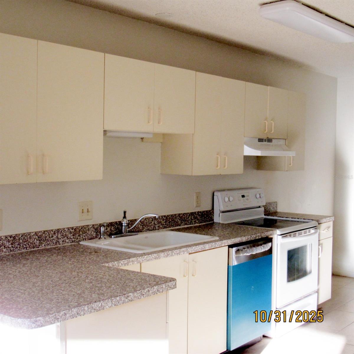 Image 4 of 12 For 2050 Oleander Boulevard 10-106