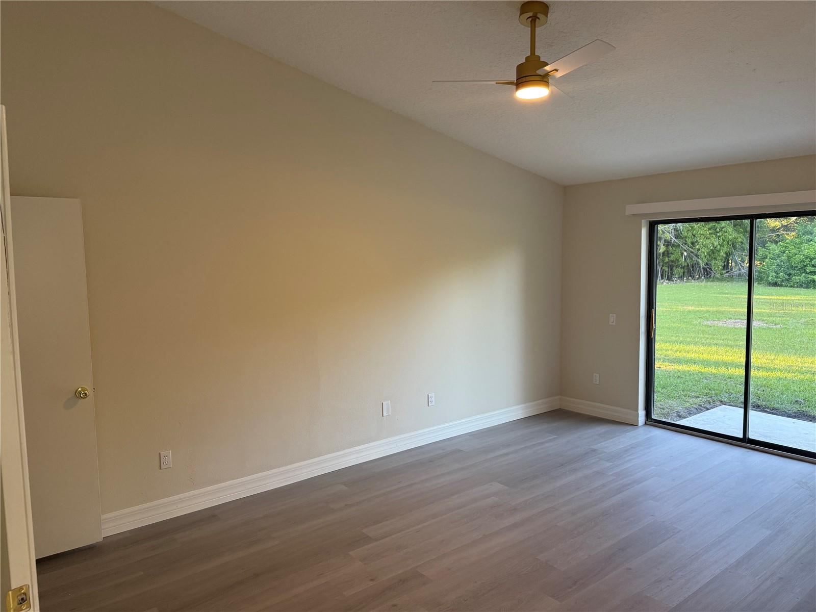 Image 16 of 23 For 5915 Crystal View Drive