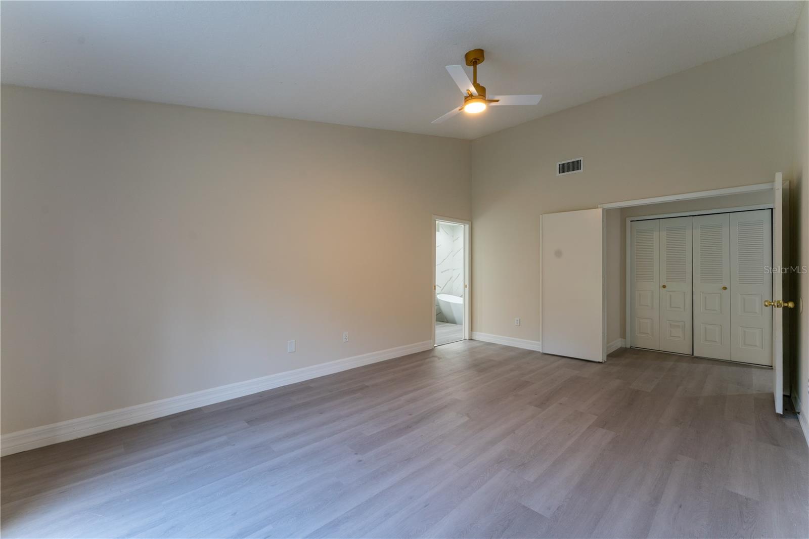 Image 31 of 53 For 5915 Crystal View Drive