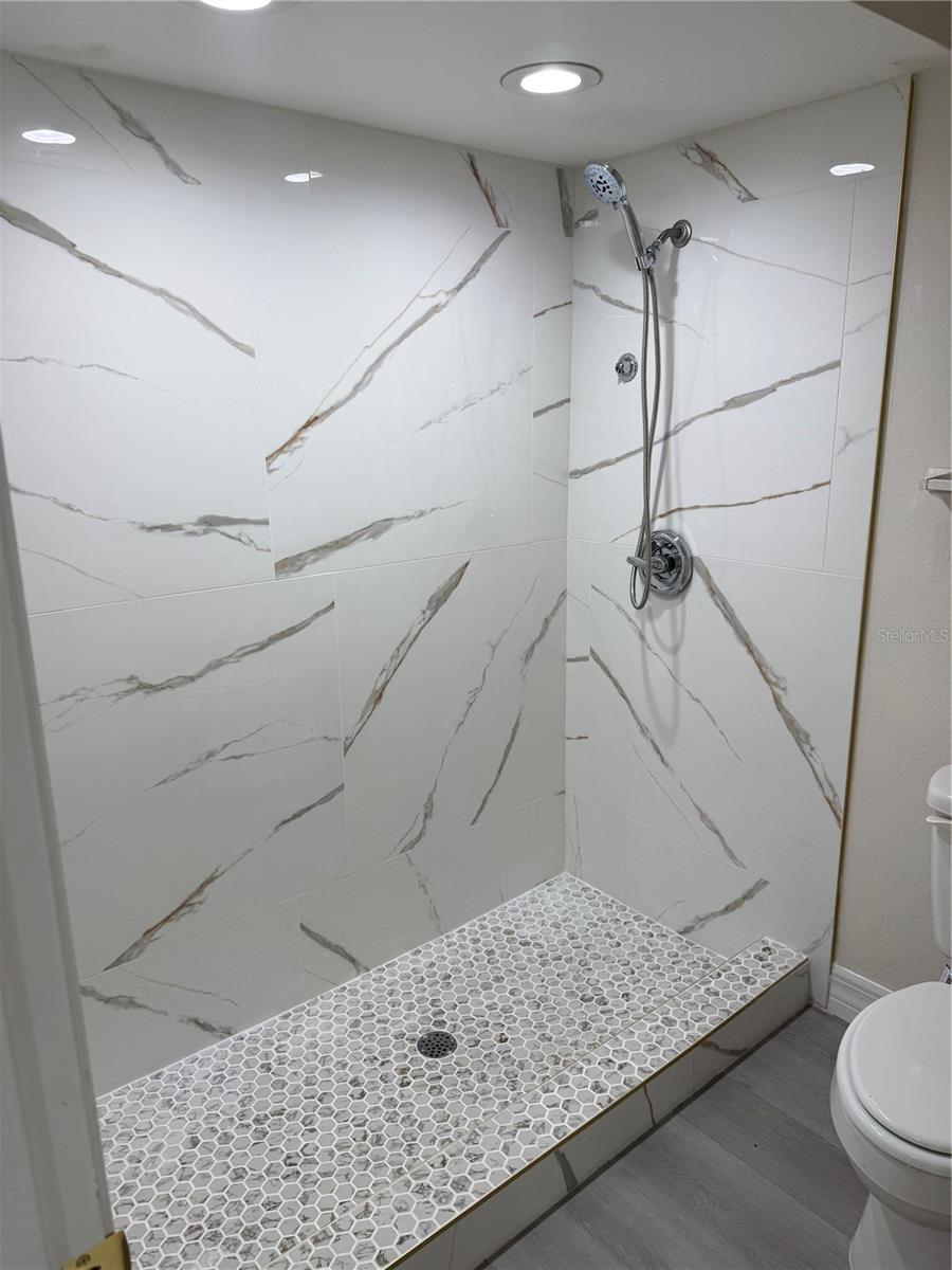 Image 8 of 23 For 5915 Crystal View Drive