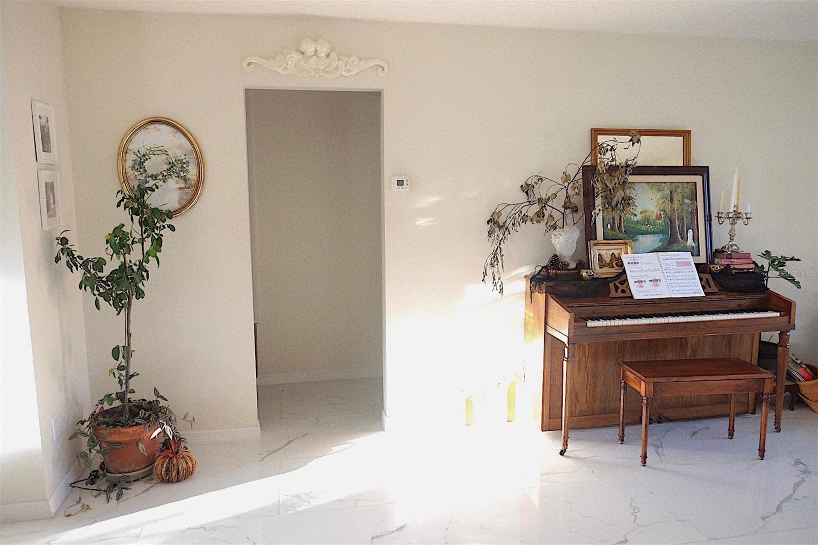 Image 6 of 15 For 10659 Windsor Court