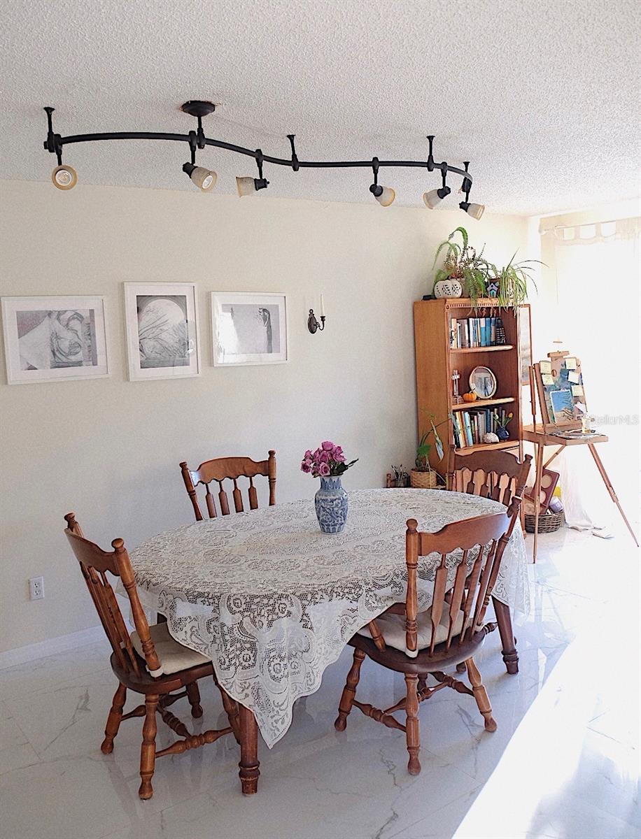 Image 7 of 15 For 10659 Windsor Court