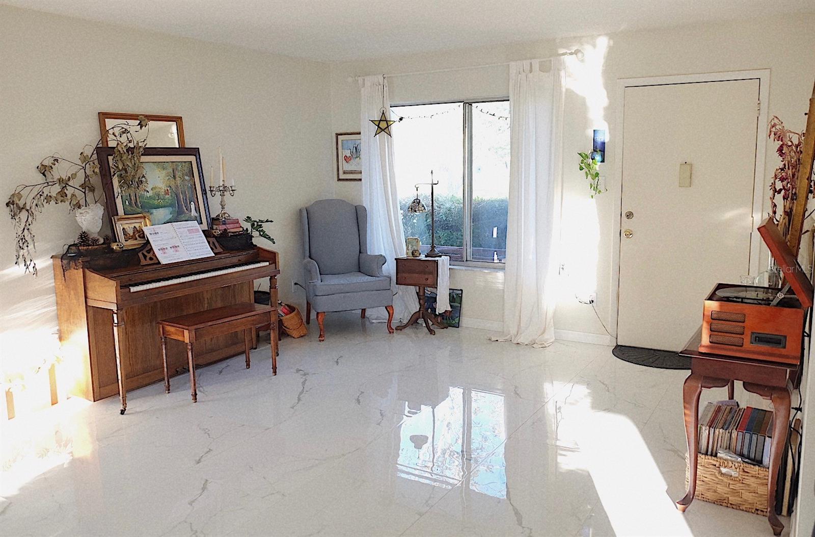 Image 8 of 15 For 10659 Windsor Court