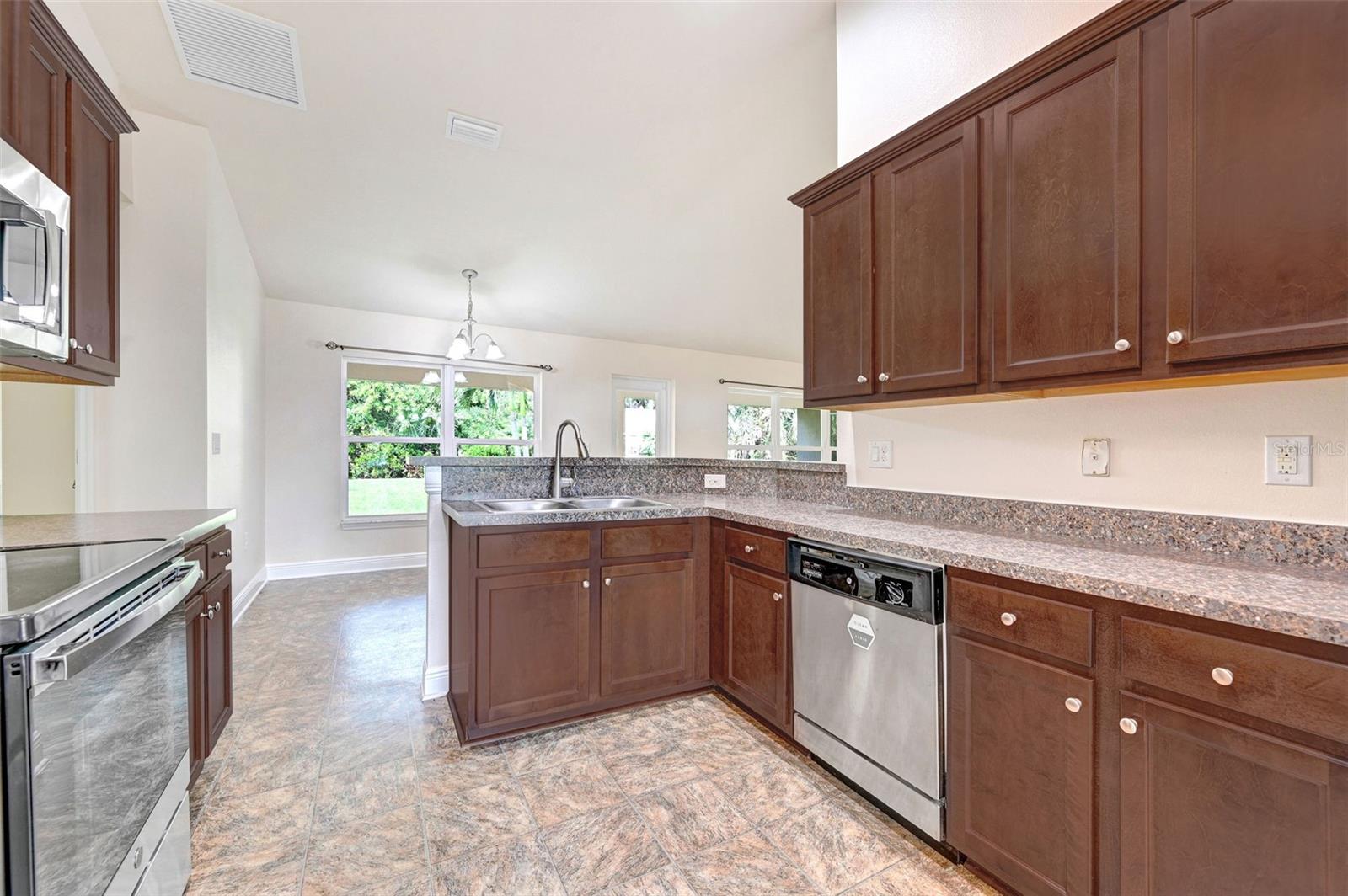 Image 13 of 57 For 1265 Sykes Road Se