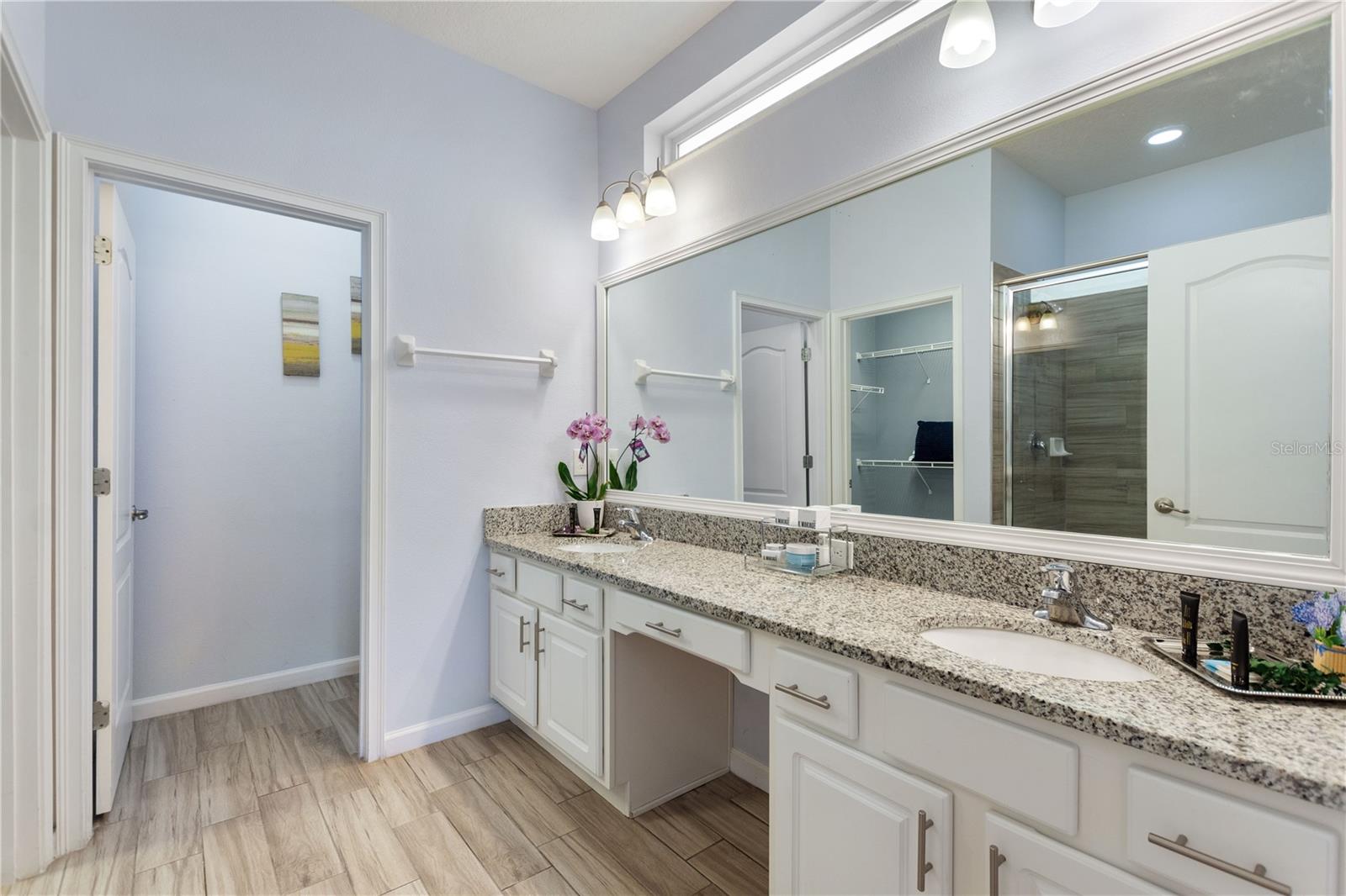 Image 26 of 96 For 5252 Oakbourne Avenue