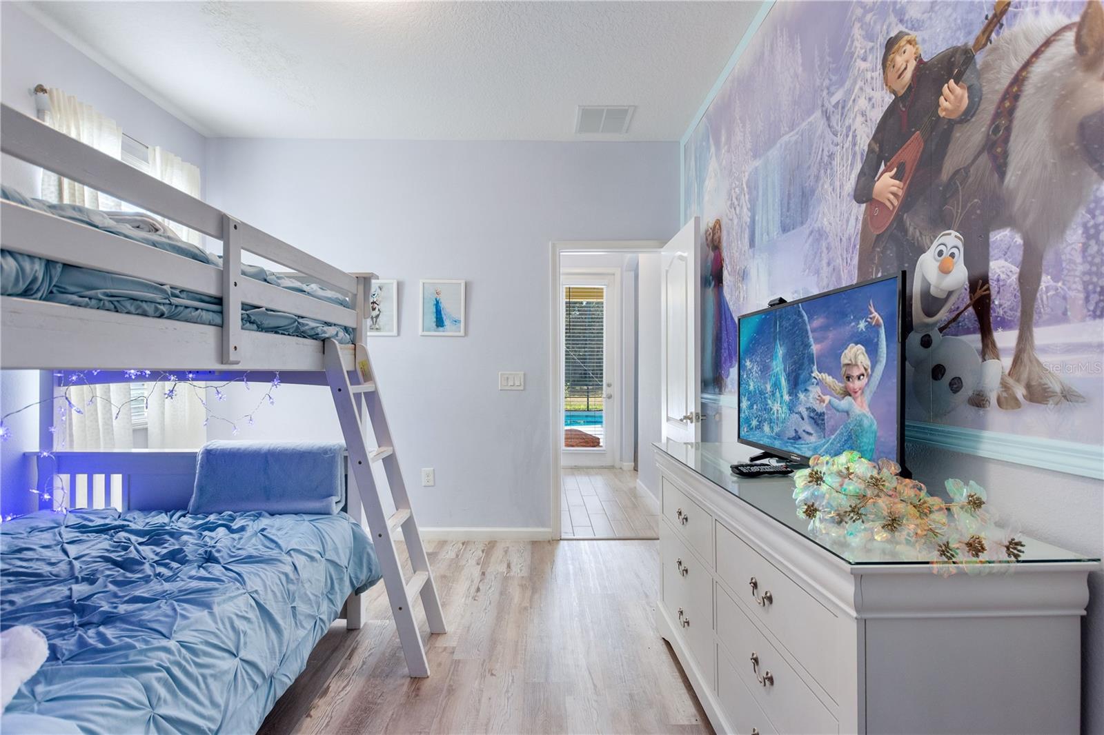 Image 33 of 96 For 5252 Oakbourne Avenue