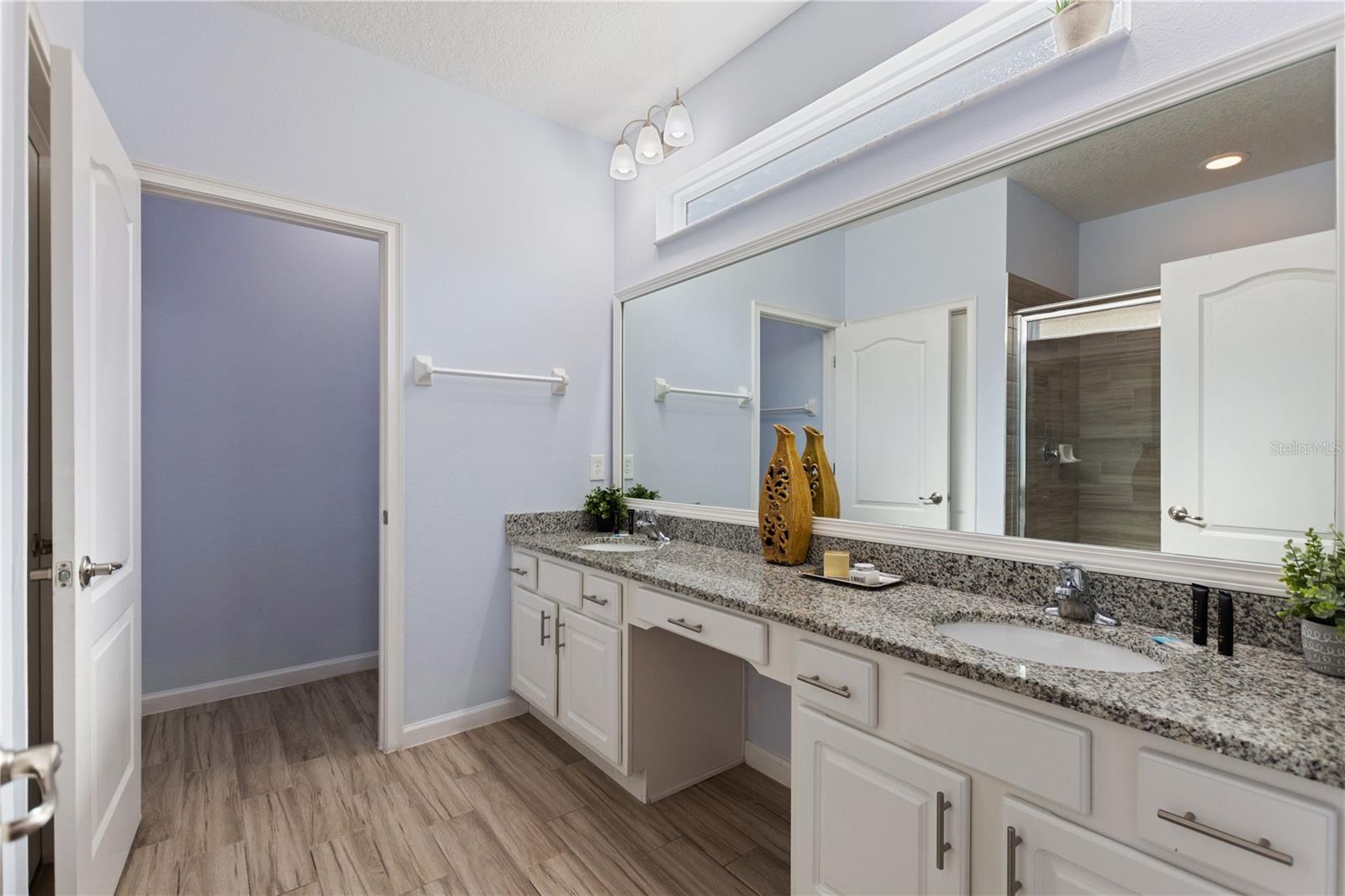 Image 39 of 96 For 5252 Oakbourne Avenue