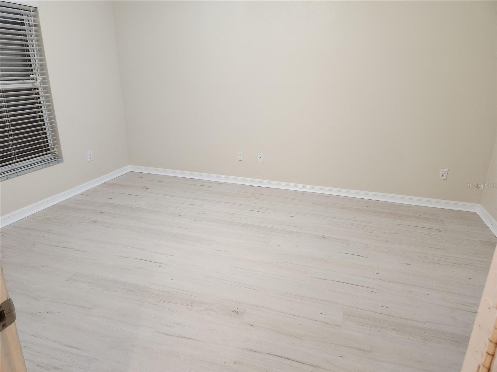 Image 17 of 45 For 1049 Honey Blossom Drive N