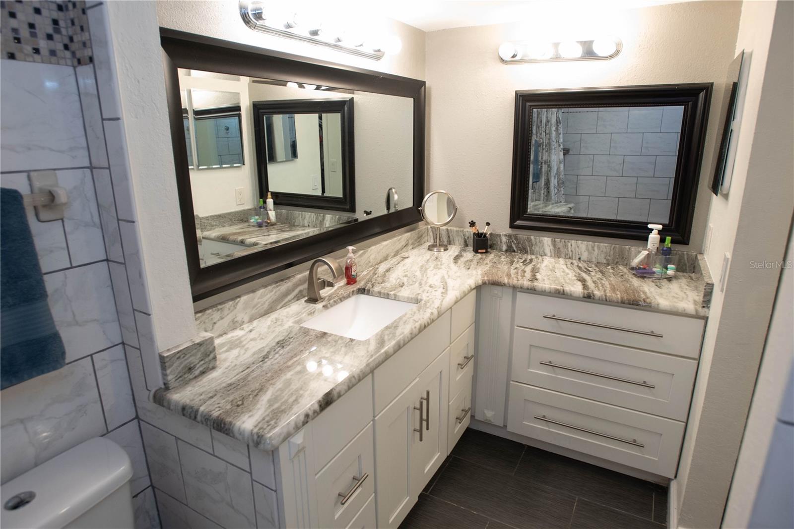 Image 20 of 31 For 4113 Fairview Vista Point 109