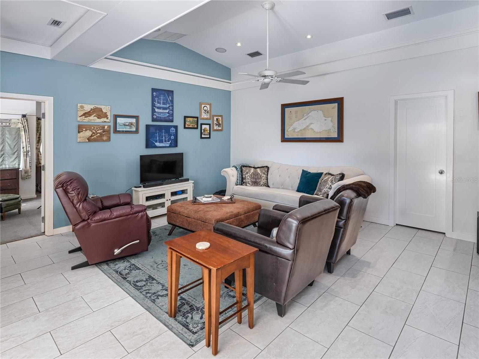 Image 18 of 40 For 2800 Vine Street