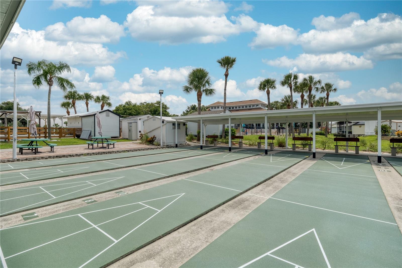 Image 11 of 18 For 833 St George Drive