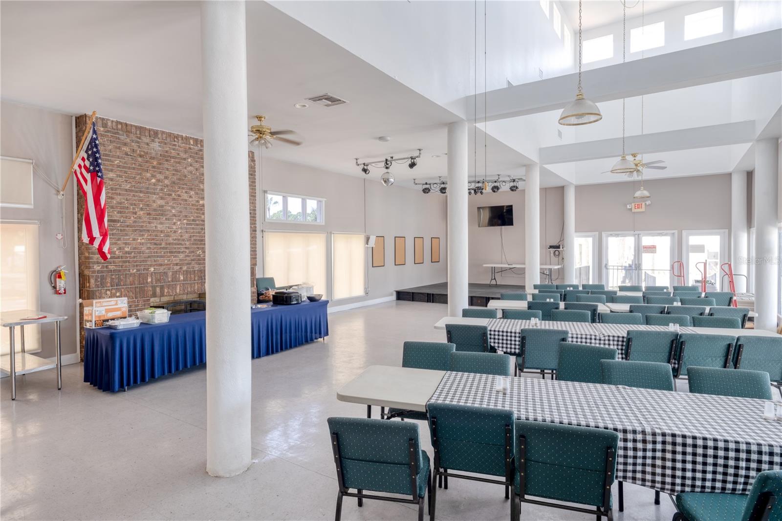 Image 13 of 18 For 833 St George Drive