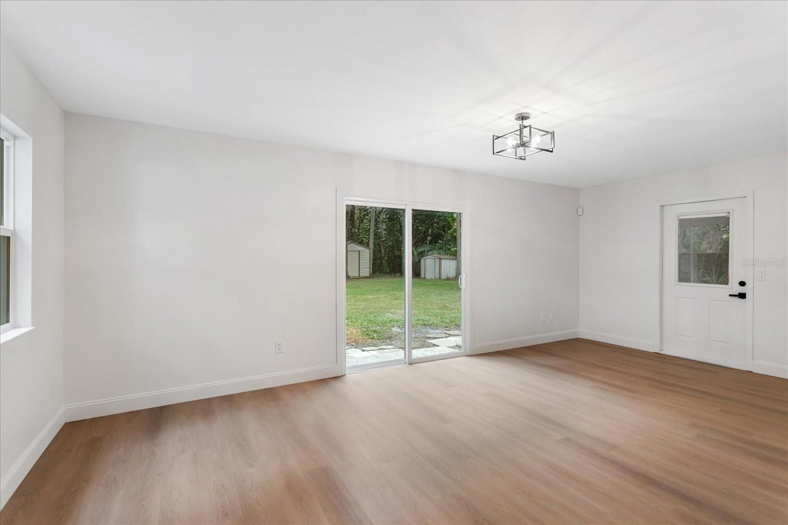 Image 11 of 24 For 781 Riviera Drive Ne