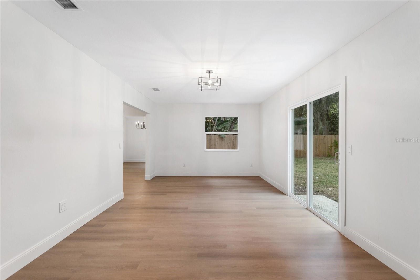 Image 12 of 24 For 781 Riviera Drive Ne