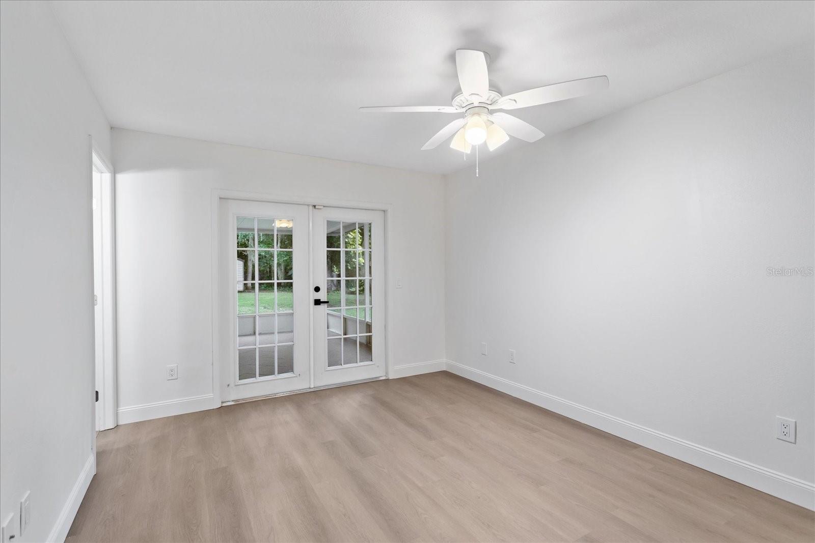 Image 13 of 24 For 781 Riviera Drive Ne