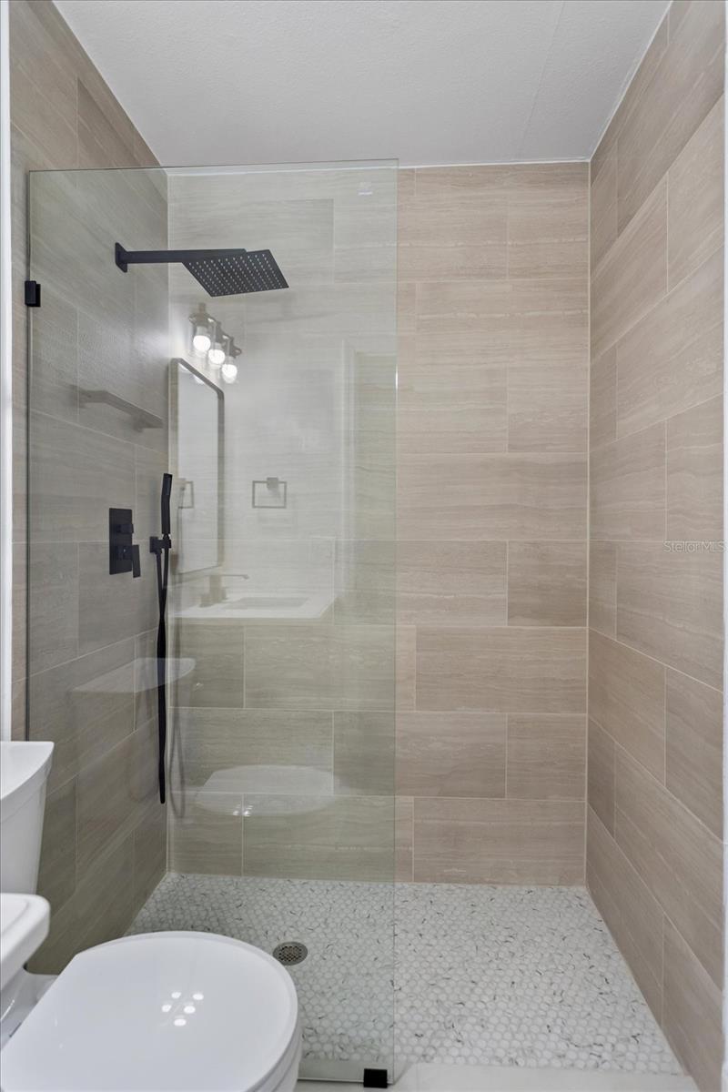 Image 16 of 24 For 781 Riviera Drive Ne