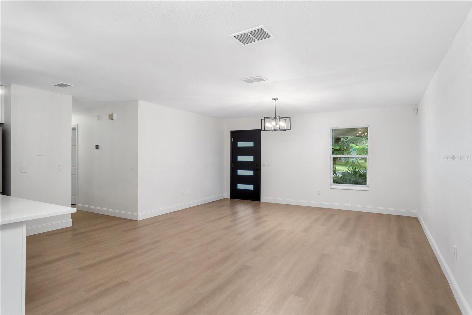 Image 5 of 24 For 781 Riviera Drive Ne