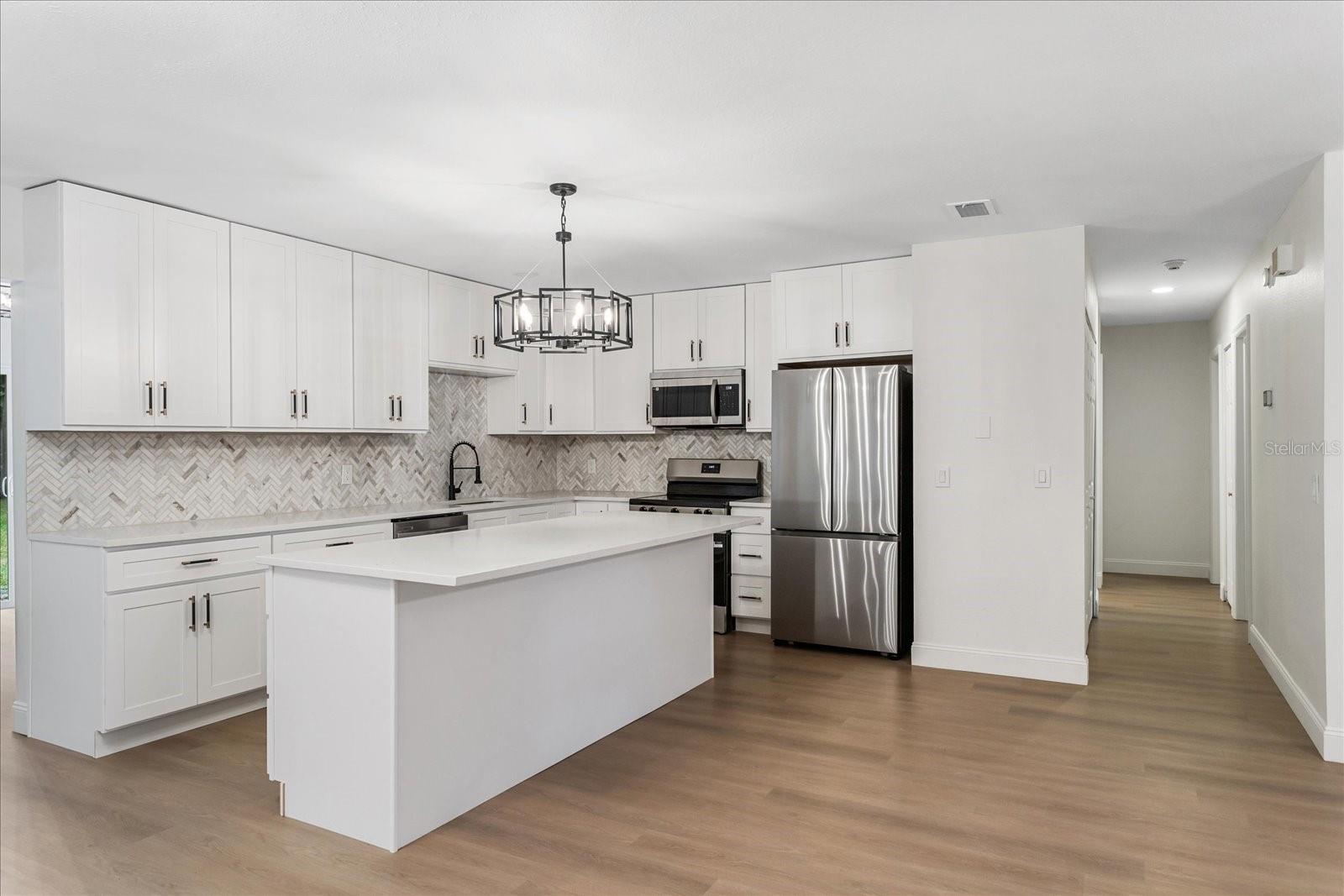 Image 7 of 24 For 781 Riviera Drive Ne