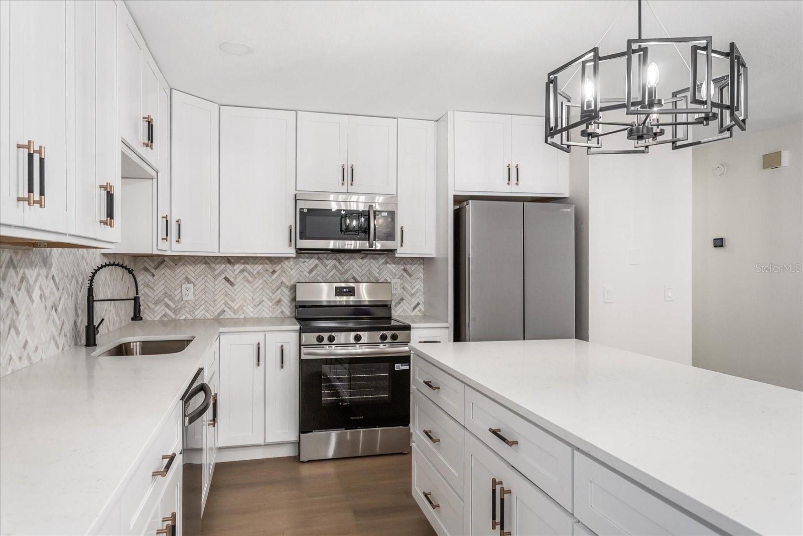 Image 9 of 24 For 781 Riviera Drive Ne