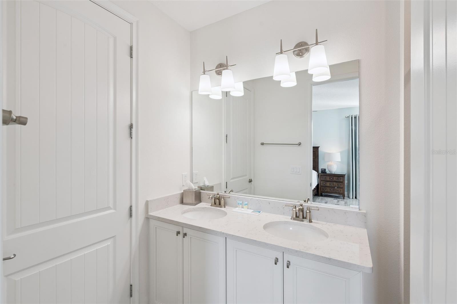 Image 19 of 30 For 8082 Knee Deep Road