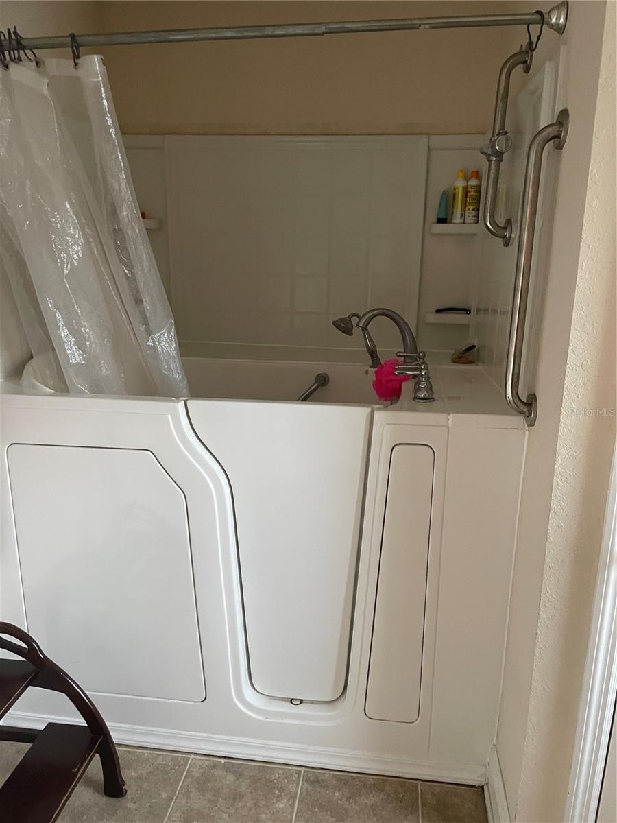 Image 12 of 24 For 3883 99th Street